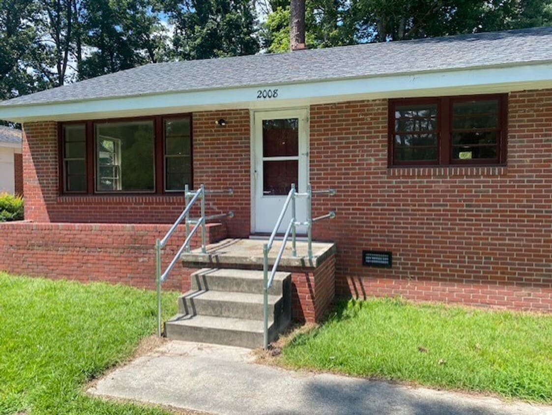 Primary Photo - 3 Bedroom Brick House in Meadowbrook