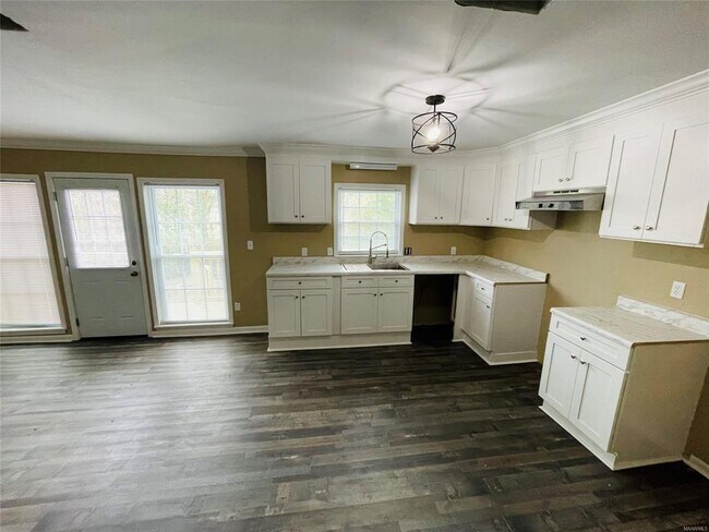 Foto del edificio - 5716 Bridle Path Ln