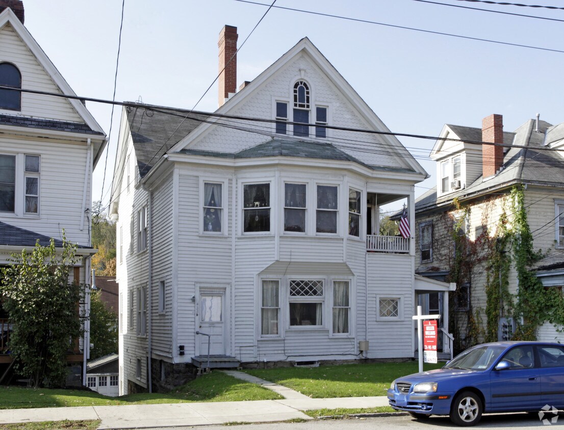 422 E Maiden St, Washington, PA 15301 Apartments in Washington, PA