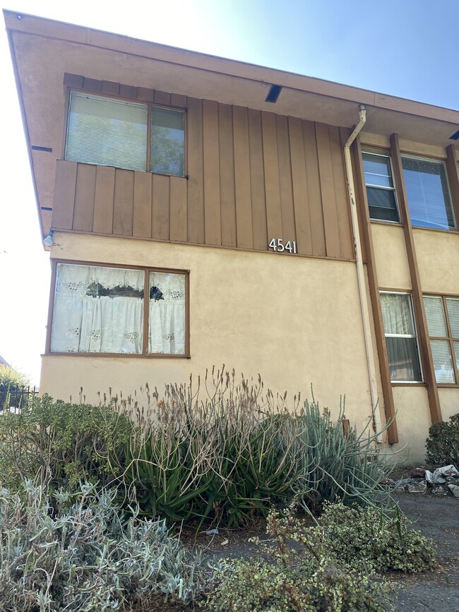 Building Photo - 4541 Santa Rosalia Dr