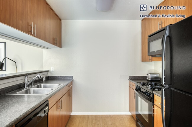 Building Photo - 20540 Ventura Blvd