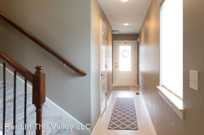 Building Photo - 221 E Forest Dr