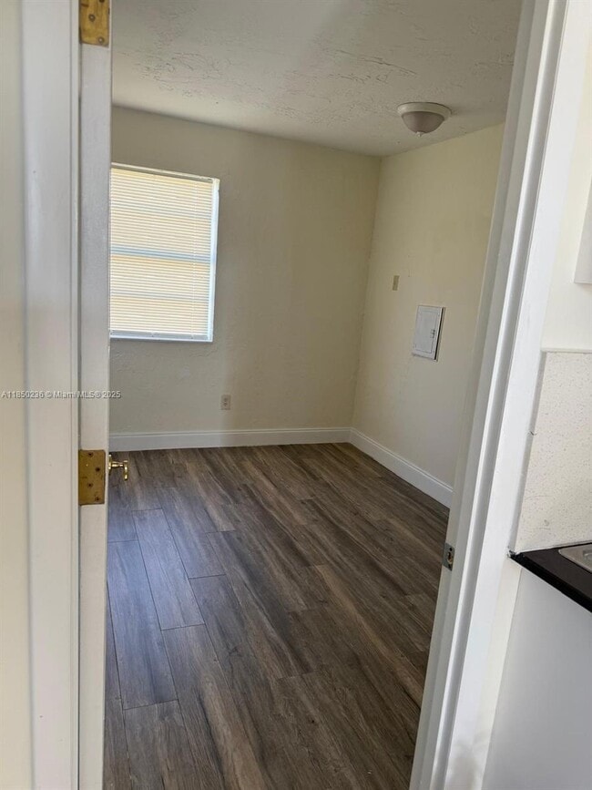 Building Photo - 4725 NW 33rd Ave