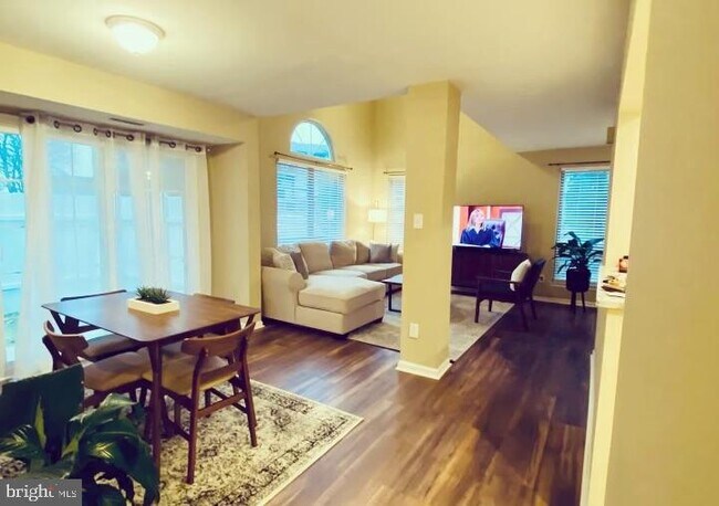 Building Photo - 1202 Beacon Hill Dr