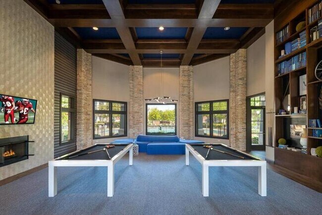 Foto del edificio - 14301 Center Station Dr