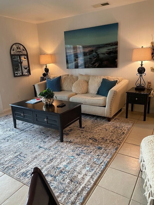 Foto del edificio - 2100 W Beach Dr