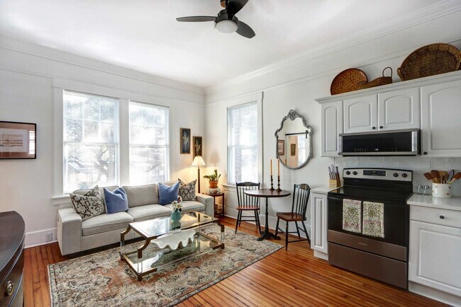 Foto del edificio - 306 E Victory Dr