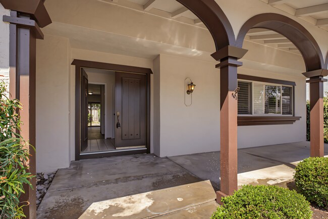 Foto del edificio - 5291 Crestline Way