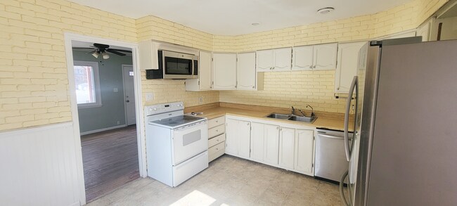 Foto del edificio - COMING SOON!! Home For Rent