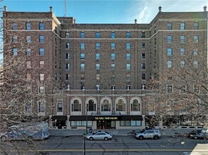 Building Photo - 207 N Main St