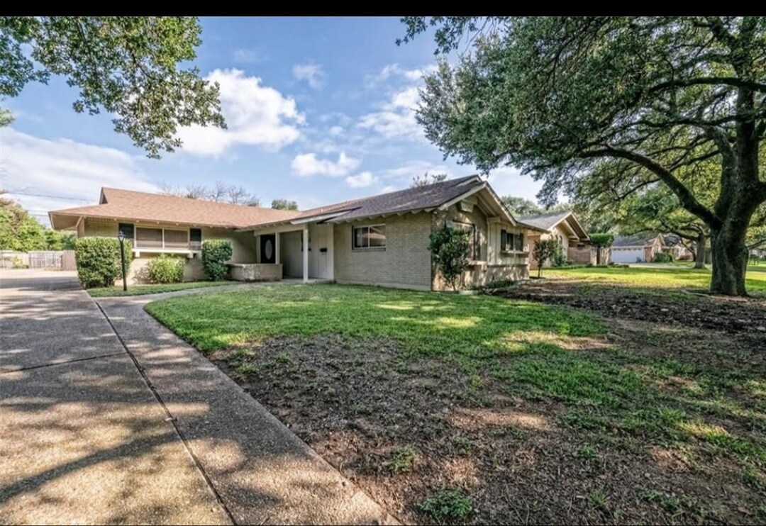 Primary Photo - 5501 Lake Highlands Dr