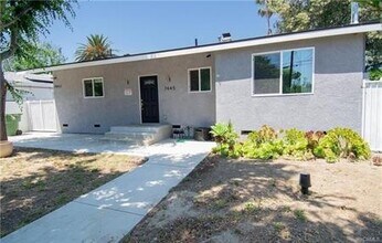 Building Photo - 7445 Hesperia Ave
