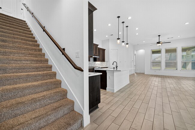 Building Photo - 10727 River Walk Dr