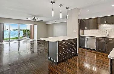 Foto del edificio - 360 Wilma Cir