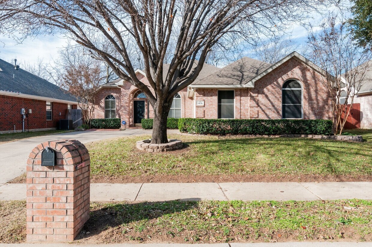 Primary Photo - Keller ISD with Community Pool on the same...