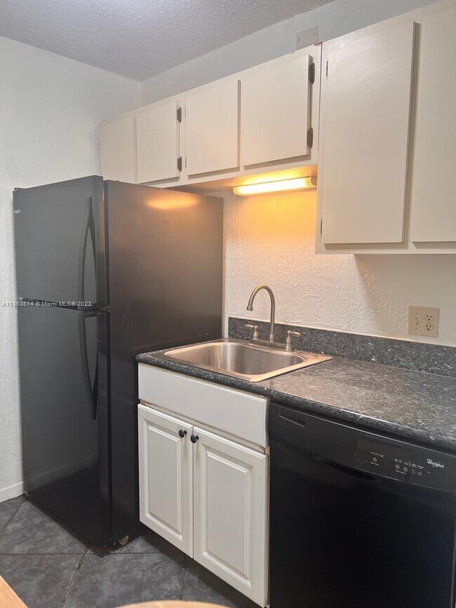 Building Photo - 17 Crossings Cir