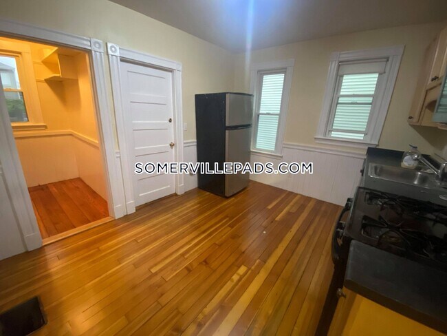 Building Photo - 86 Conwell Ave