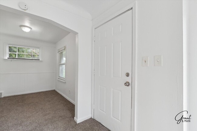 Building Photo - $1,200 - Bungalow