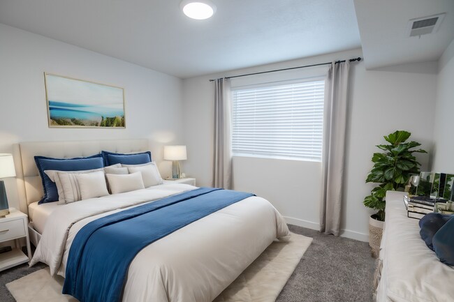 Building Photo - $1000 Off Your First Month's Rent! Gorgeou...