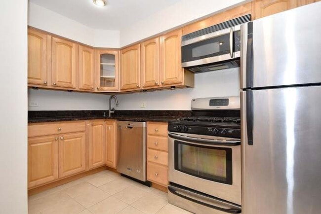 Kitchen - 20 Parkside Ct