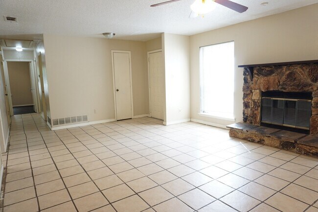 Foto del edificio - Spacious Dallas Duplex / 3 bed / 2 bath/ g...