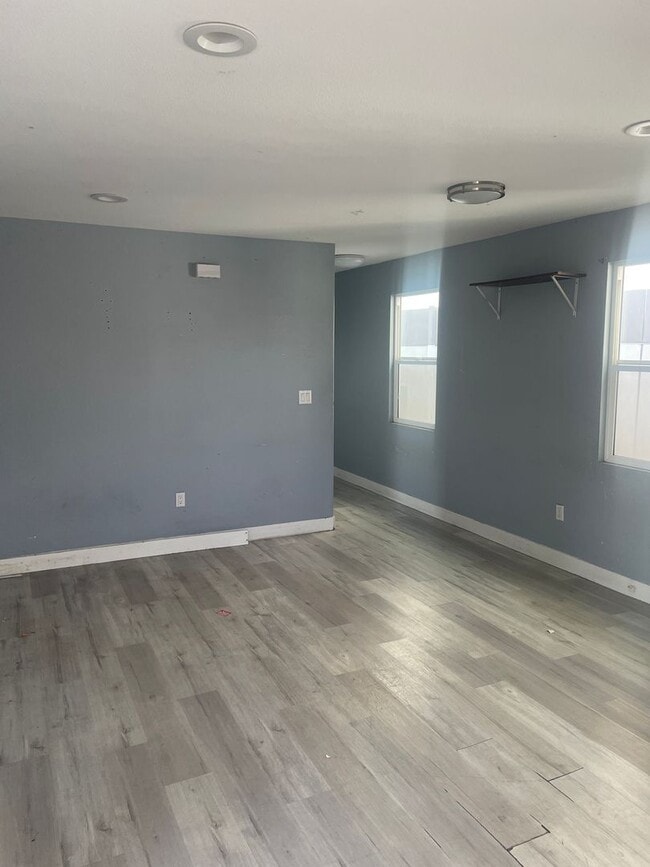 Building Photo - 400 S Gaffey St