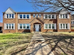 Building Photo - 526 S Bonner Ave