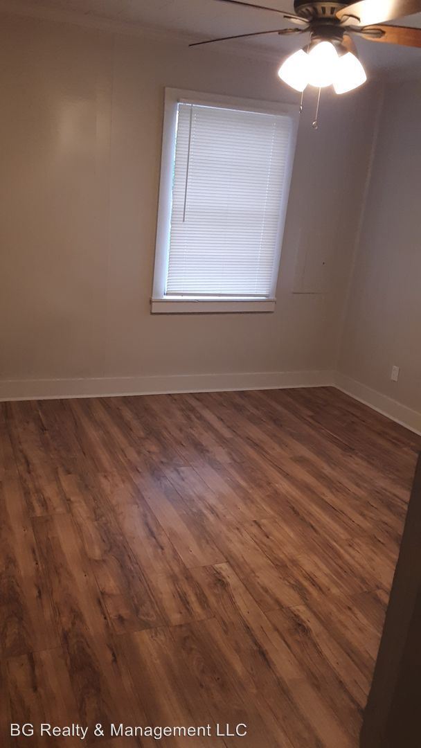 Building Photo - 3 br, 1 bath House - 121 E Gilman Rd