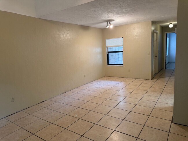 Building Photo - 4304 SW 70th Terrace