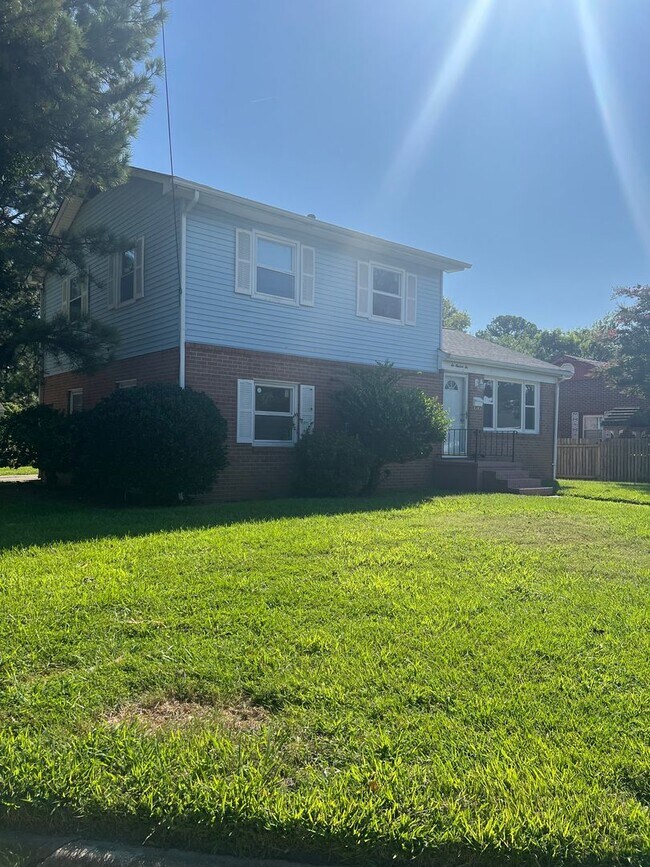 Foto del edificio - 606 Gary Ln