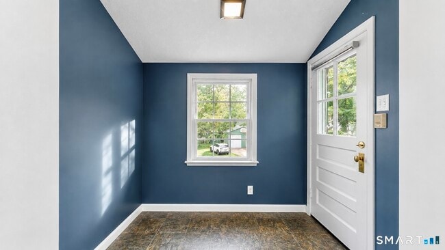 Building Photo - 21 Parmelee Ave