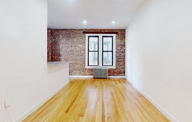 Building Photo - 32nd Street