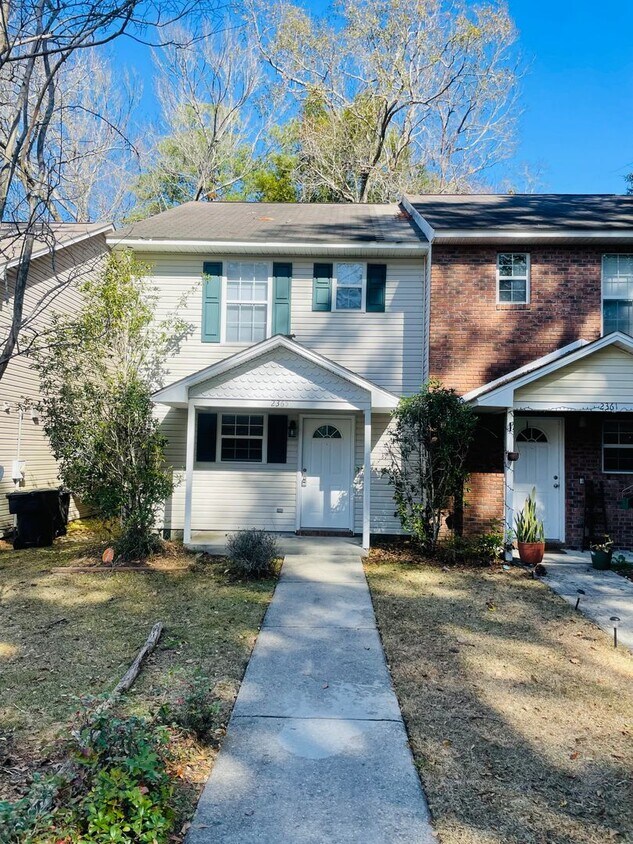 Townhouse off Hartsfield Road-$500 off first months rent! - Spacious Townhouse off Hartsfield Road