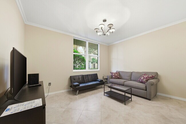 Foto del edificio - 2421 NE 65th St