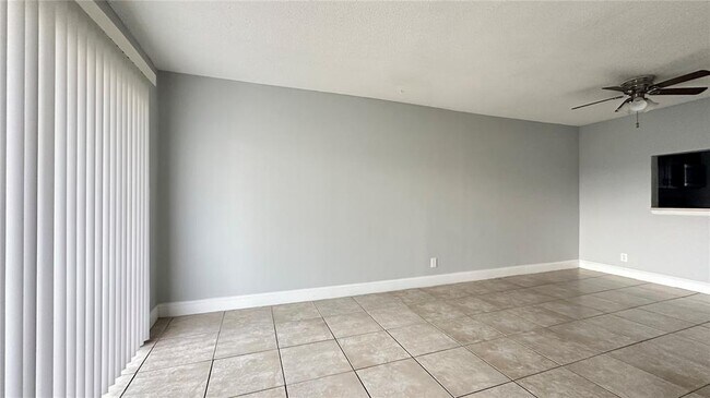 Foto del edificio - 8020 Fairview Dr