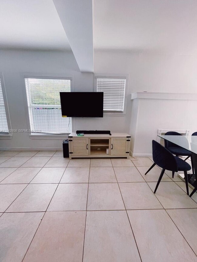 Foto del edificio - 105 NW 31st St