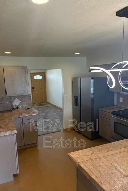 Building Photo - 4027 E Windrose Dr