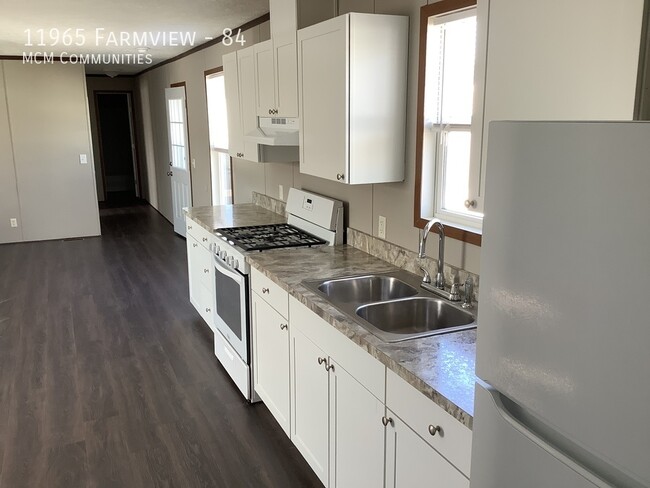Building Photo - AVAILABLE NOW! 11965 Farmview - Site 84