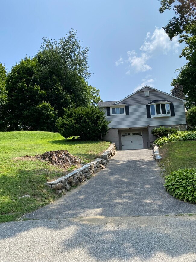 Building Photo - 11 Windmill Rd