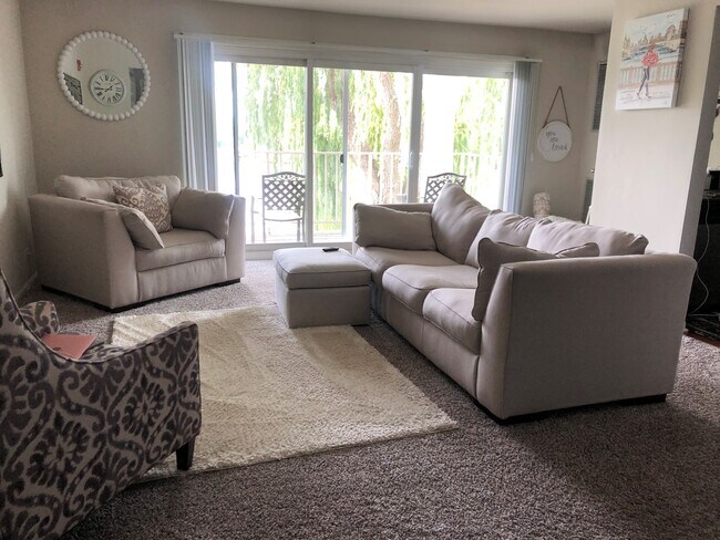 Sala de estar - 1018 N Plum Grove Rd