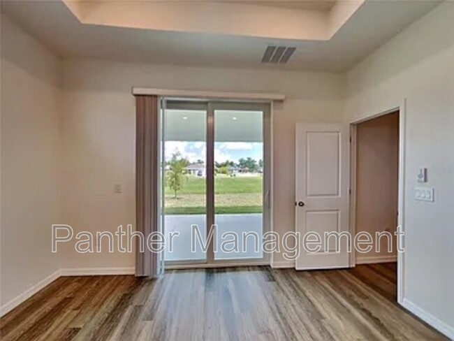 Foto del edificio - 12043 Crossgate Ave