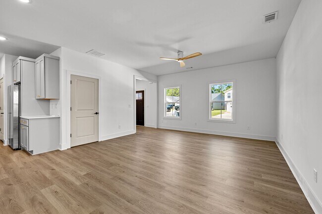 Foto del edificio - 3 Bedroom House Walkable to downtown Zebulon with Lawncare included!