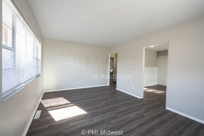 Building Photo - 5843 Woodside Dr