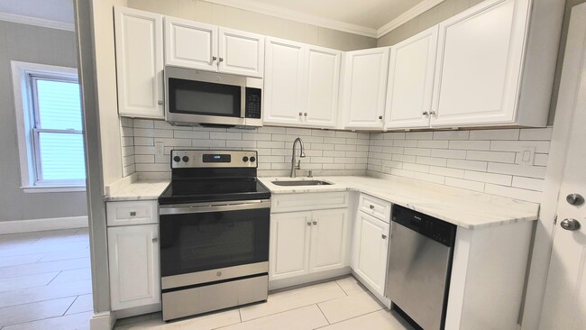 Fully renovated kitchen - 5 Ventura Rd