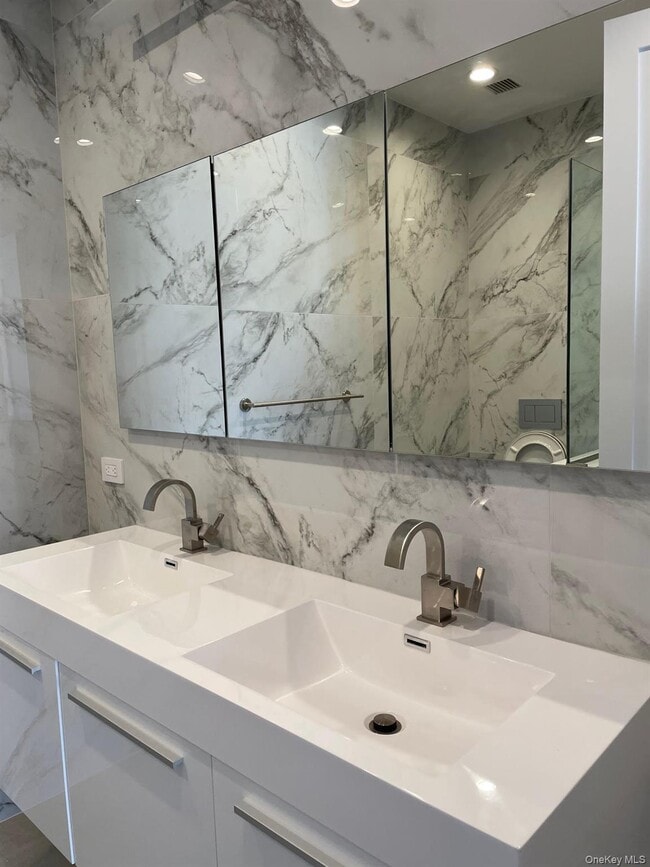 Foto del edificio - 19-14 21st Rd