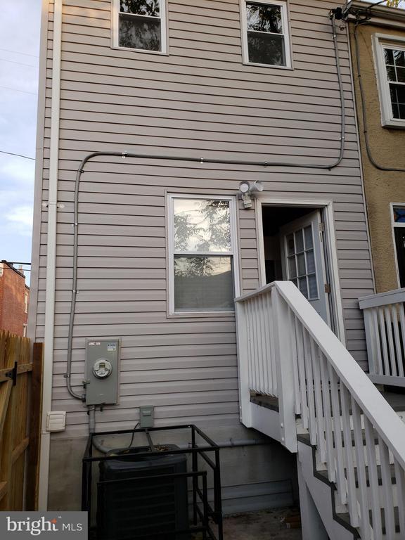 Building Photo - 638 Wyeth St