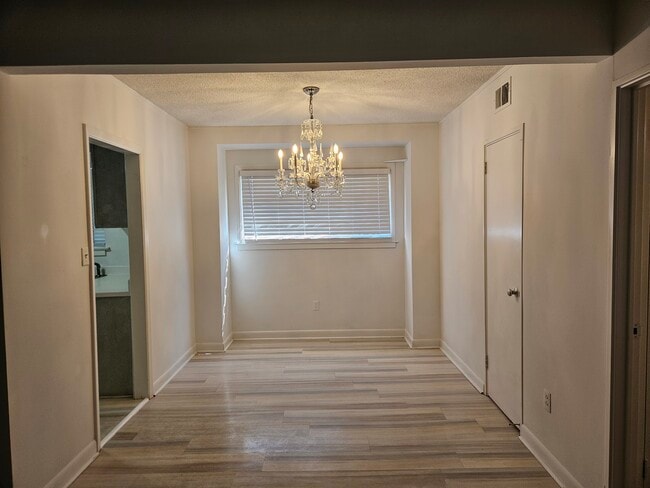 Building Photo - 2846 Walton Way