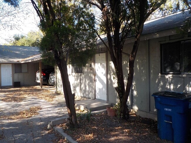 Foto del edificio - Domingo Properties2 (2708 Parker Ln)