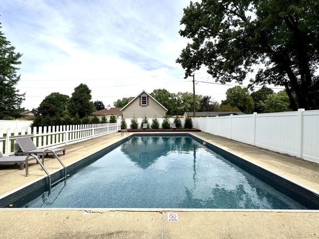 Building Photo - 289 Yellow Creek Dr