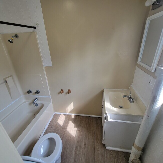Foto del edificio - Garfield Park/South Indy 3BR House w/Garage!